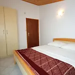 With Parking Space Grebastica, Sibenik - 4867 Apartment *