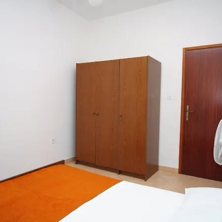Apartman With Parking Space Grebastica, Sibenik - 4867 Grebastica