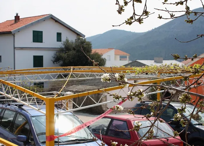 Appartement With Parking Space Grebastica, Sibenik - 4867 *