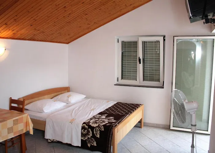 Appartement With Parking Space Grebastica, Sibenik - 4867 *